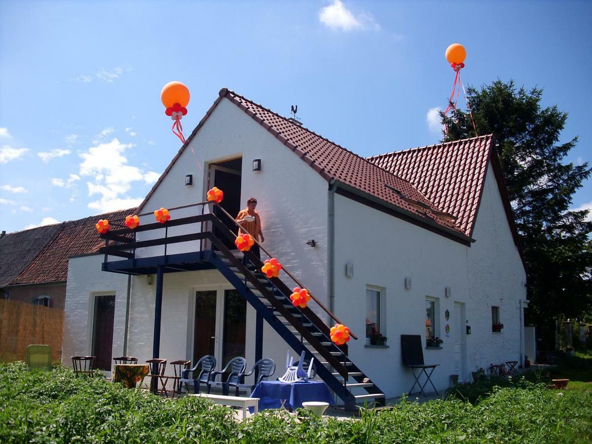 Ferme Lenfant Guest House Ville-Pommeroeul Exterior foto